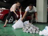 山西老板裝滿7個麻袋的硬幣買車