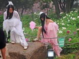 “偽娘團”亮相牡丹園