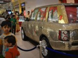 迪拜豪車(chē)貼滿(mǎn)57412枚硬幣