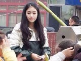 四川“甘蔗西施”走紅 網(wǎng)友專程驅(qū)車捧場