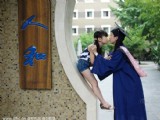 北京舞蹈學院女碩士帶女兒拍畢業(yè)照