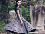 景甜深秋寫真眼神堅(jiān)定